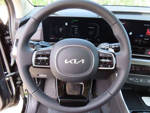 New 2026 Kia Carnival SX FWD image 4
