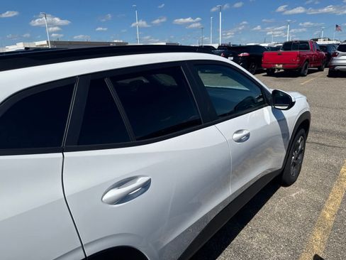 Used 2025 Chevrolet Trax LT FWD image 10