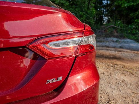 Used 2018 Toyota Camry XLE w/ Audio Package FWD image 11