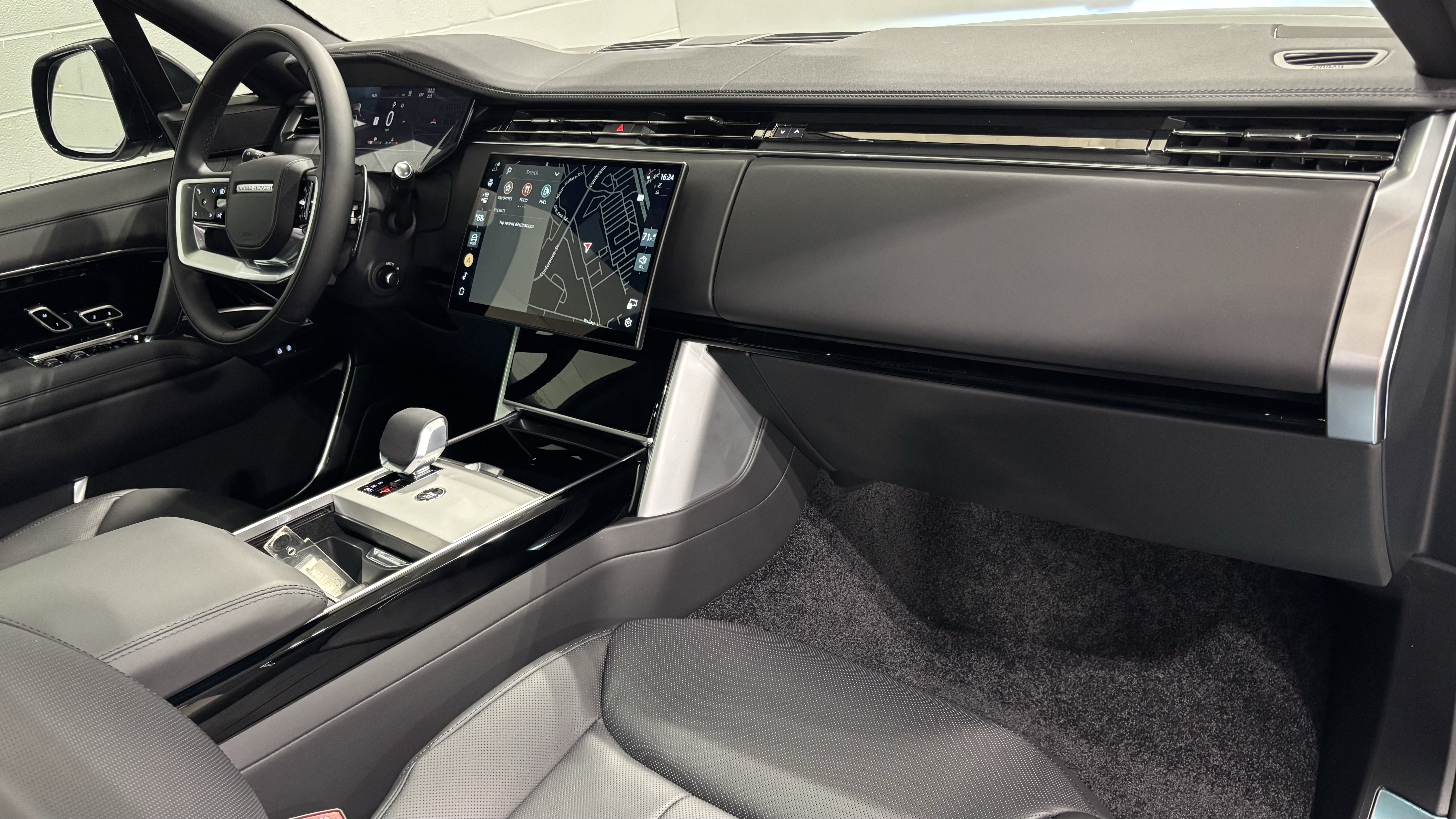New 2026 Land Rover Range Rover Long Wheelbase SE AWD/4WD image 4