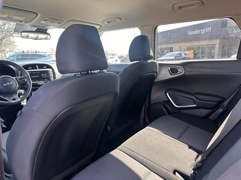 Used 2025 Kia Soul LX image 17