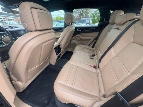 Used 2019 Porsche Cayenne S AWD/4WD image 28