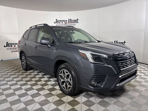 Used 2022 Subaru Forester Premium image 3