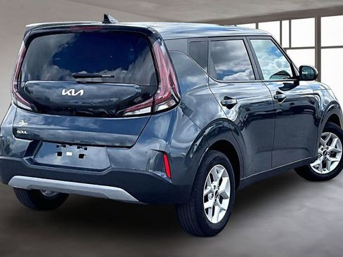 Used 2025 Kia Soul LX w/ LX Technology Package FWD image 3