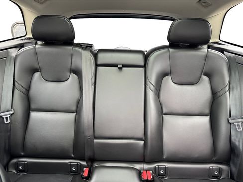 Certified 2025 Volvo XC60 B5 Core image 21