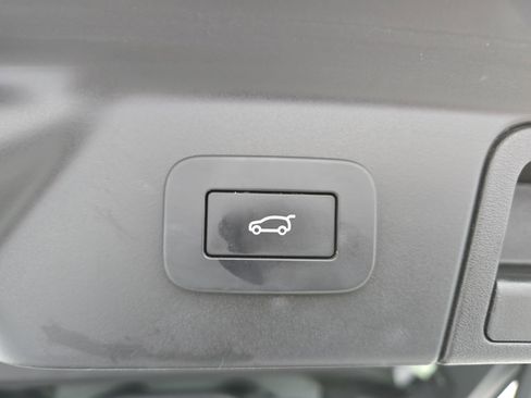 Used 2023 Land Rover Range Rover Velar R-Dynamic S image 13