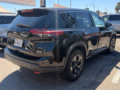 Used 2025 Nissan Rogue SV FWD image 4