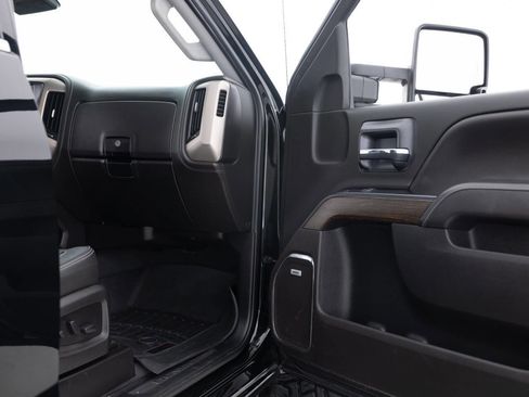 Used 2019 GMC Sierra 2500 Denali image 32