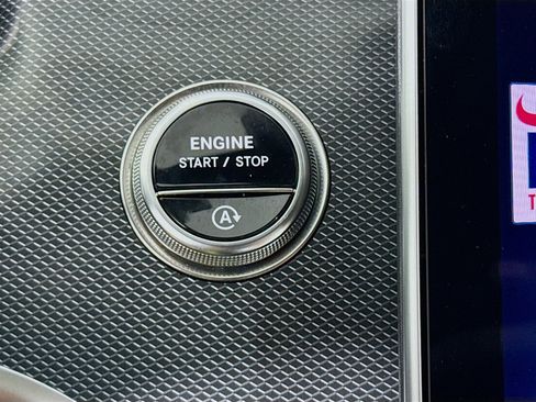 Used 2025 Mercedes-Benz C 300 Sedan image 19