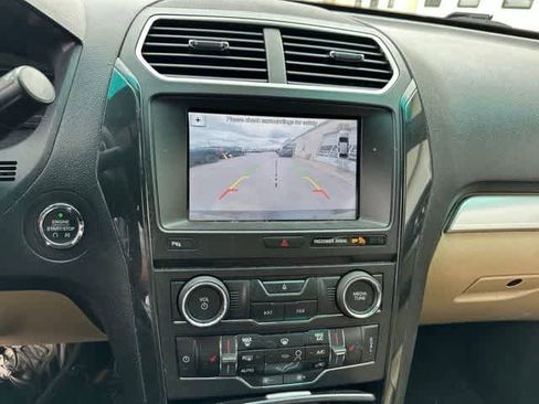 Used 2017 Ford Explorer XLT w/ Equipment Group 202A AWD/4WD image 8