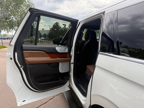 Certified 2024 Lincoln Navigator L Reserve AWD/4WD image 20