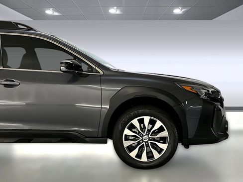 Used 2023 Subaru Outback Limited image 36
