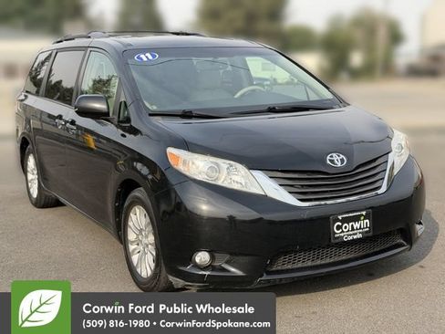 Used 2011 Toyota Sienna XLE w/ XLE Navigation Pkg FWD image 1
