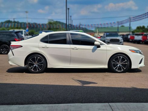 Used 2019 Toyota Camry SE FWD image 17