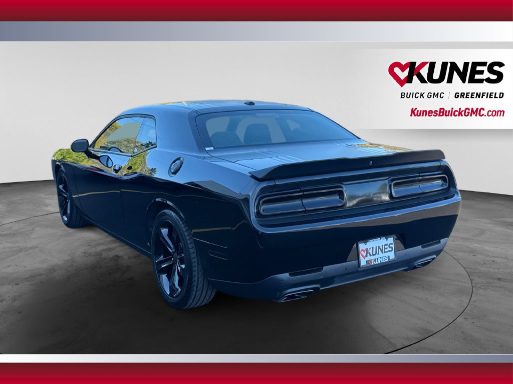 Used 2017 Dodge Challenger R/T RWD image 8