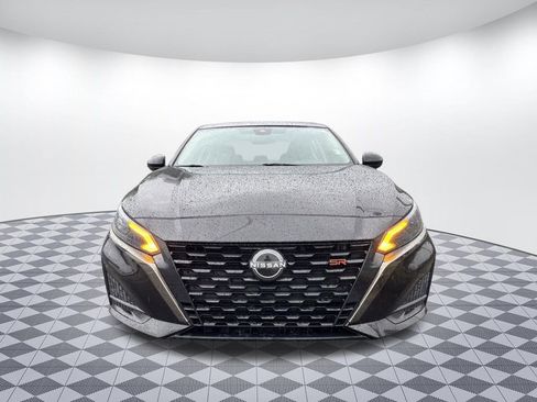 Used 2023 Nissan Altima 2.5 SR image 2