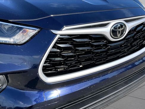 Used 2021 Toyota Highlander XLE FWD image 28