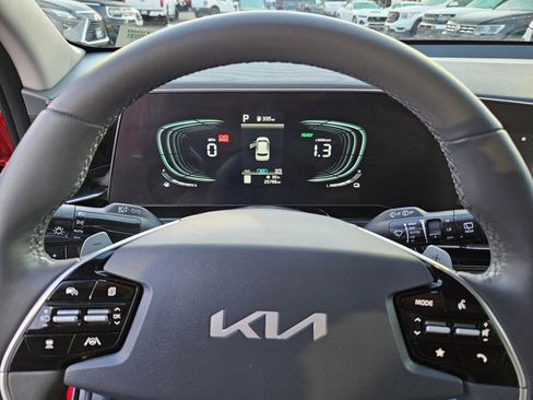 Used 2023 Kia Niro EX image 23