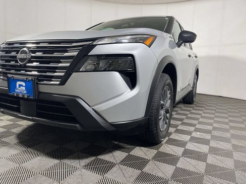 Used 2024 Nissan Rogue S FWD image 25