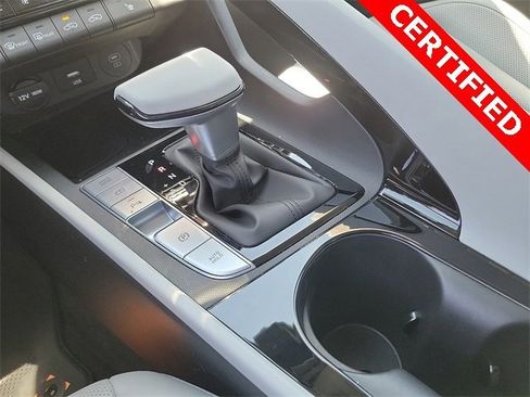 Used 2024 Hyundai Elantra Limited image 11
