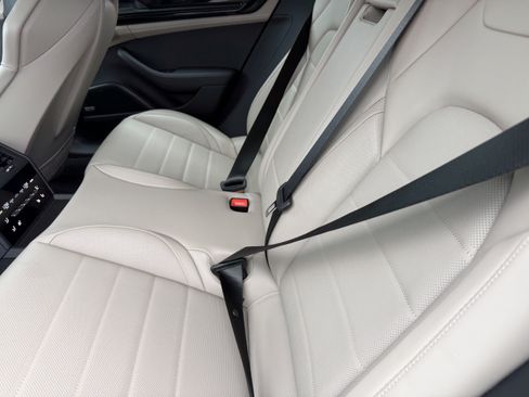 Certified 2025 Porsche Panamera 4 E-Hybrid AWD/4WD image 18
