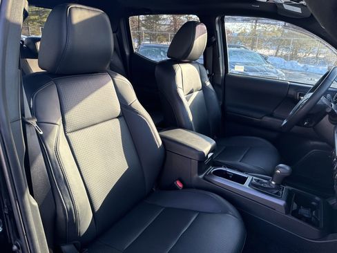 Used 2023 Toyota Tacoma TRD Off-Road image 16