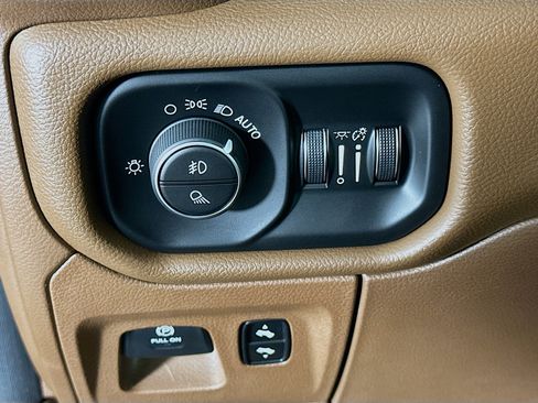 Used 2019 RAM 1500 Laramie image 17