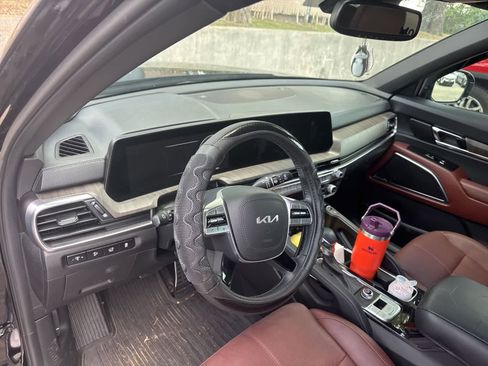 Used 2024 Kia Telluride SX w/ Towing Package FWD image 7