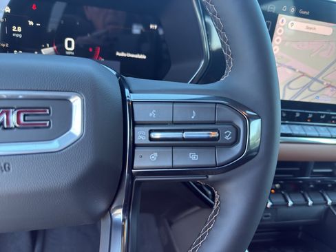 New 2026 GMC Canyon AT4 w/ AT4 Premium Package AWD/4WD image 18