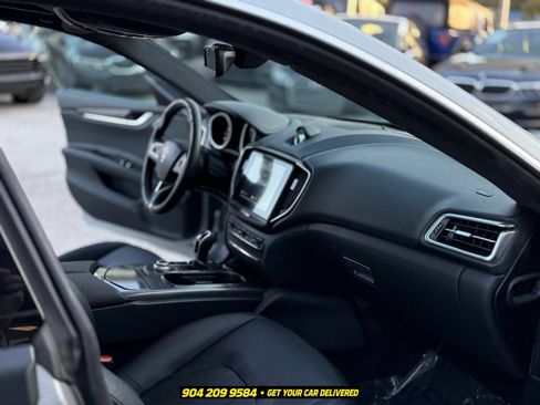 Used 2018 Maserati Ghibli RWD image 33