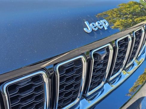 Used 2023 Jeep Grand Cherokee Limited w/ Luxury Tech Group II AWD/4WD image 6