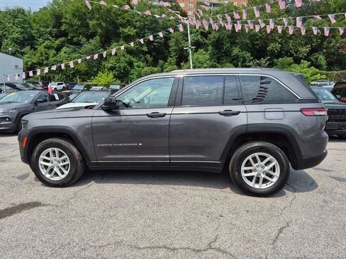 Used 2023 Jeep Grand Cherokee Laredo w/ Luxury Tech Group I AWD/4WD image 9