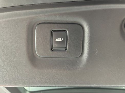 Used 2020 Nissan Pathfinder Platinum FWD image 47