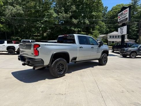 Used 2024 Chevrolet Silverado 2500 ZR2 w/ ZR2 Bison Edition AWD/4WD image 4