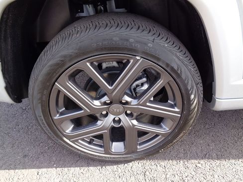 Certified 2024 Jeep Compass Limited w/ High Altitude Package image 17