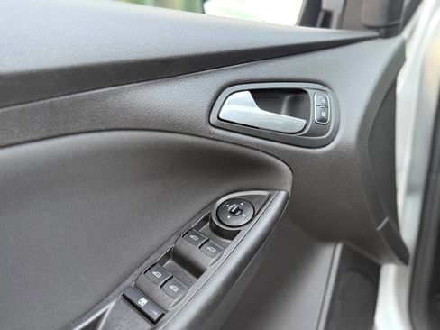 Used 2018 Ford Focus SE image 20