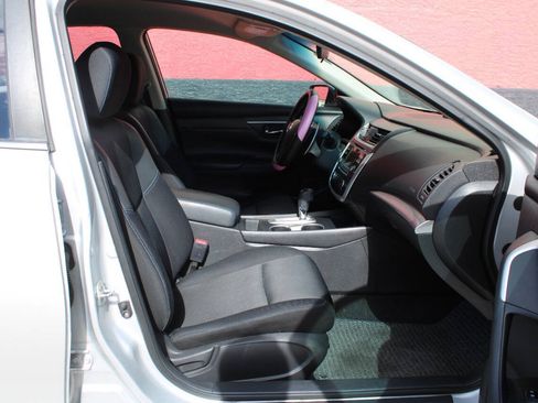 Used 2016 Nissan Altima 2.5 SR FWD image 12