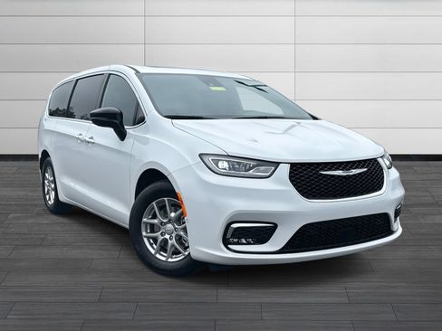 New 2025 Chrysler Pacifica Select image 1