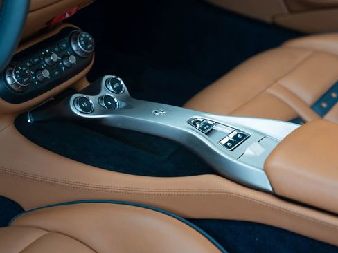 Used 2010 Ferrari California RWD image 33
