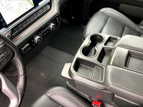 Certified 2025 GMC Sierra 1500 SLT image 17