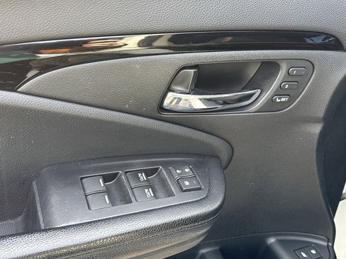 Used 2017 Honda Pilot Elite image 11