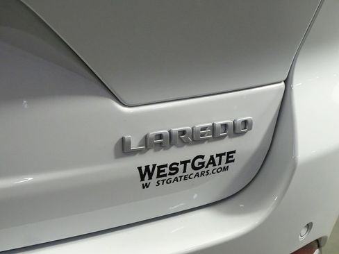 New 2025 Jeep Grand Cherokee Laredo w/ Luxury Tech Group I RWD image 34