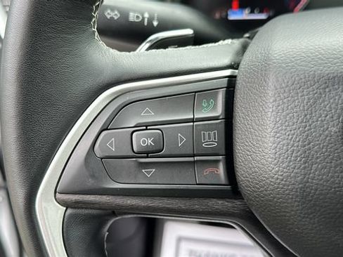 Used 2022 Jeep Grand Cherokee L Limited AWD/4WD image 13