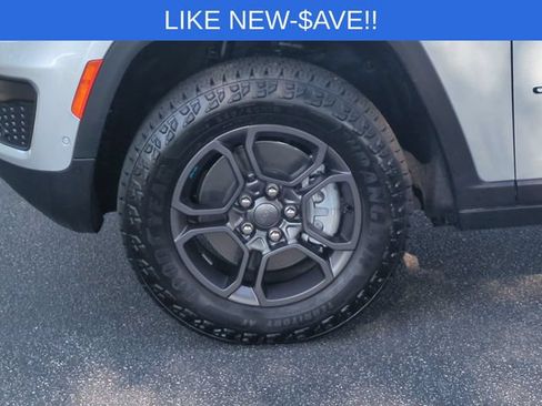 Used 2025 Jeep Grand Cherokee Trailhawk w/ Advanced Protech Group II AWD/4WD image 10