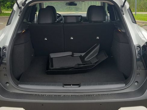 Used 2025 Nissan Kicks SR AWD/4WD image 8