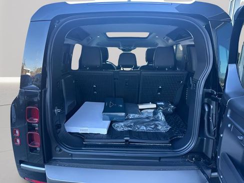 New 2025 Land Rover Defender 110 X-Dynamic SE image 37