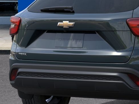 New 2026 Chevrolet Trax LS FWD image 38