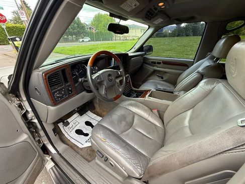 Used 2004 Cadillac Escalade AWD image 7
