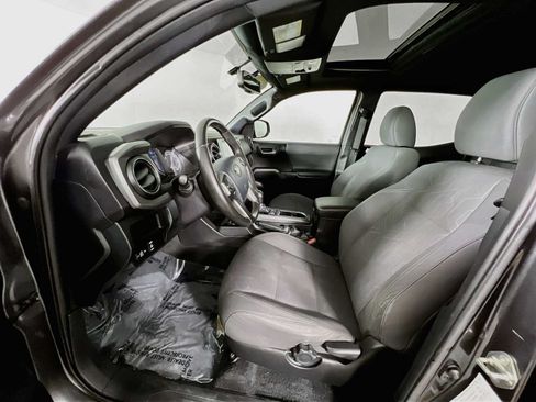 Used 2016 Toyota Tacoma TRD Sport w/ Premium & Technology Package AWD/4WD image 21