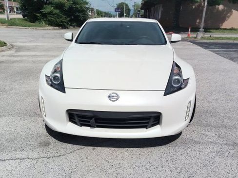 Used 2018 Nissan 370Z Coupe RWD image 8
